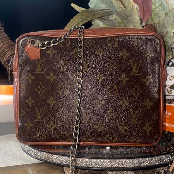 Louis Vuitton Handbags - 💯 Authentic Louis Vuitton Monogram Canvas Chain Shoulder Bag - Brown/Gold Trim